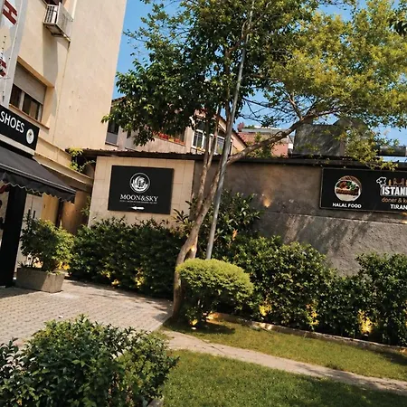 Hostal Moon E Sky *